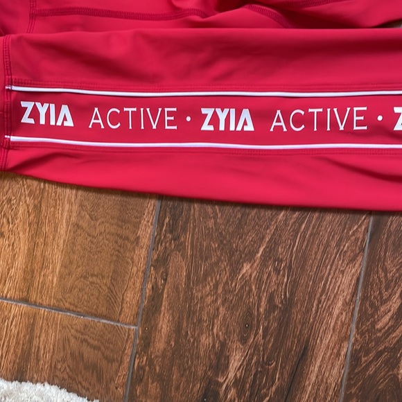 zyia red logo leggings 28” 14/16 - Picture 3 of 4